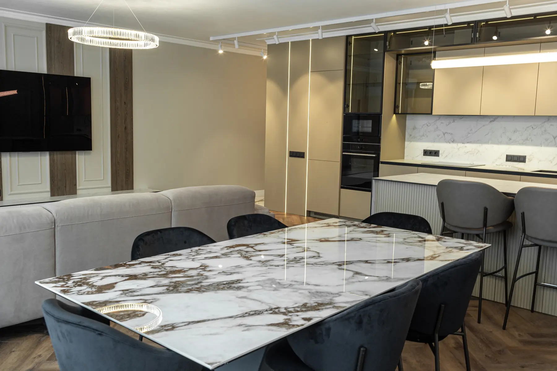 Завершённый интерьер апартамента № 10 в A3 Building на бул. България 106, София